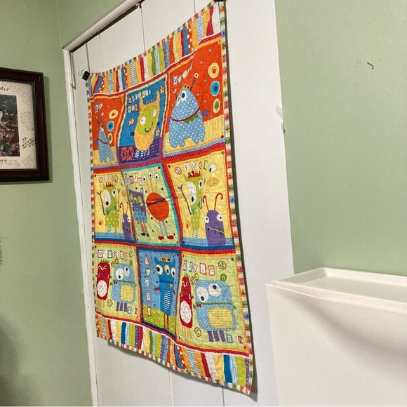 Handmade ALIENS MARTIANS OUTER SPACE Quilt Blanket 41 x 34 inches - Picture 6 of 12